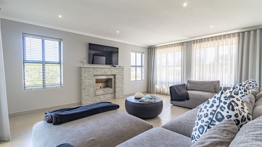 4 Bedroom Property for Sale in Grotto Bay Western Cape